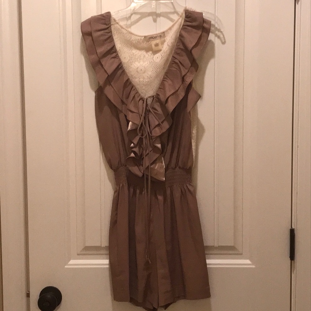 Arden B. Romper size S